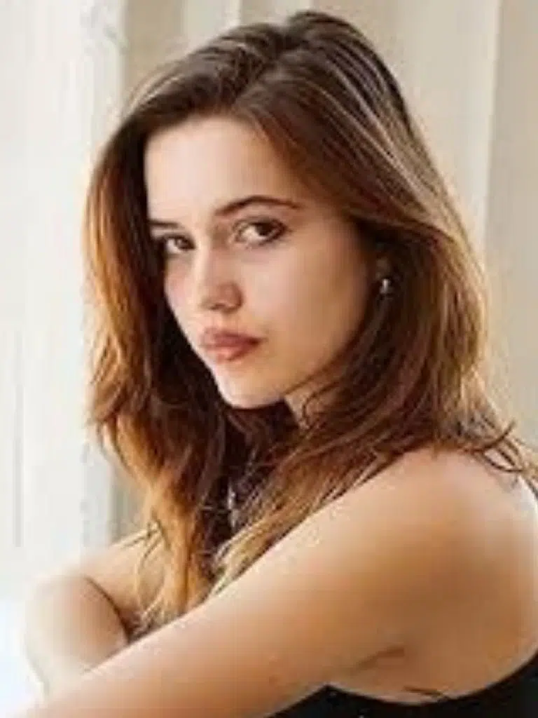 Ruby Sear Biography: Wiki, Age, Career, Height, Weight, Boyfriend, Net Worth & More